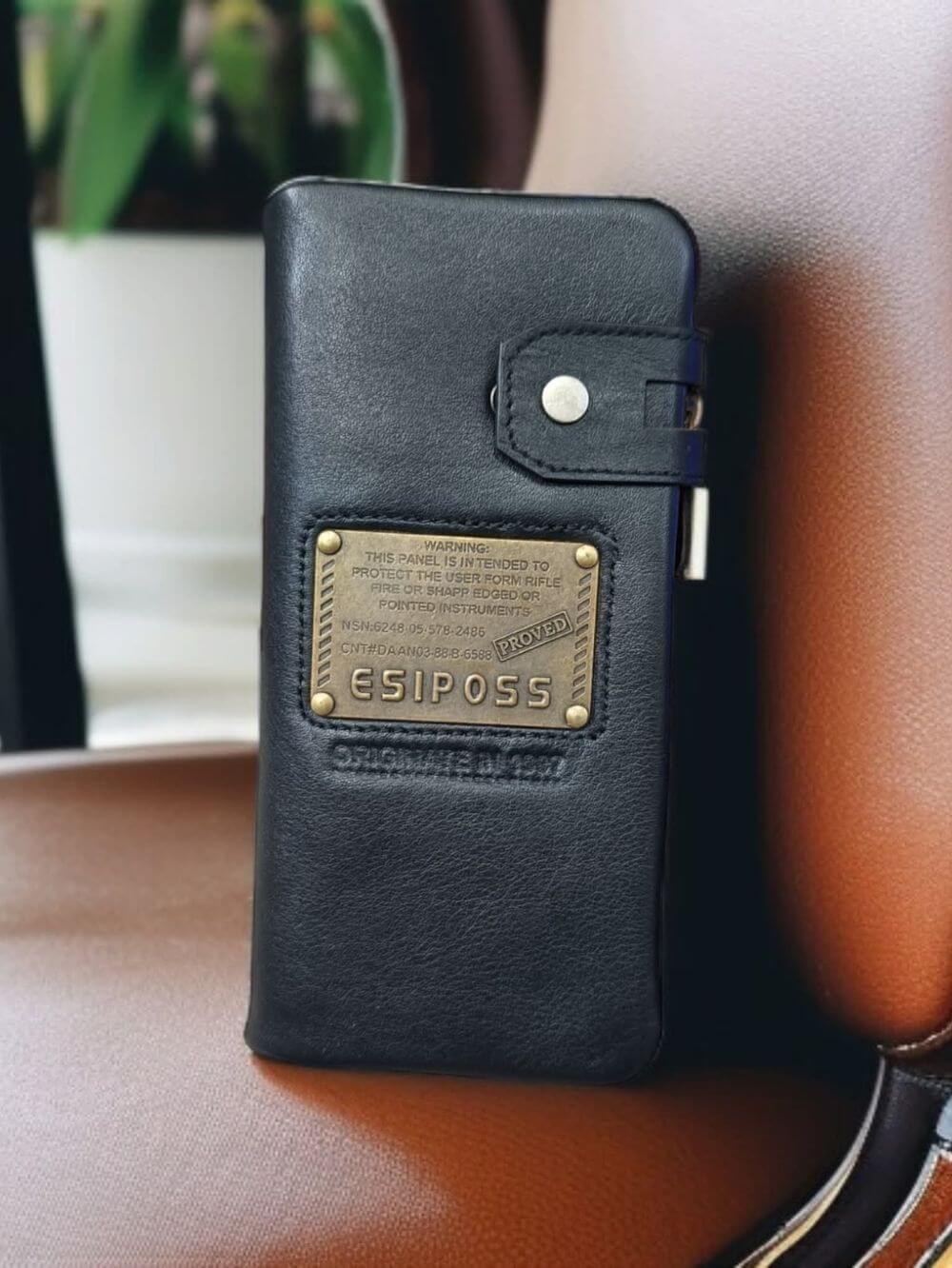 LAVIZAR men long clutch wallet held by commuter professional
